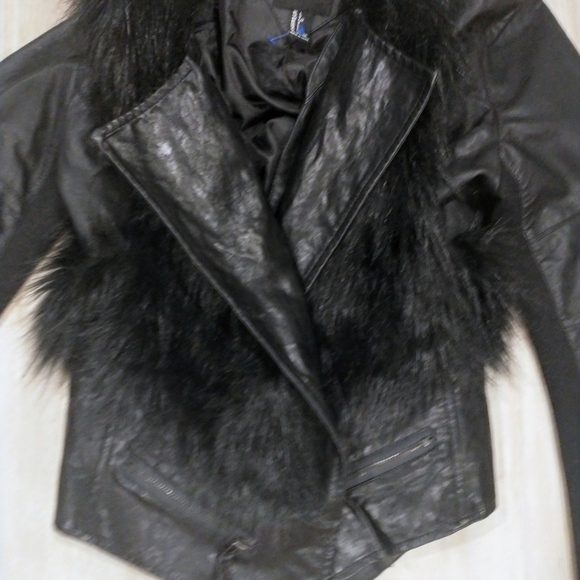 Black faux fur leather short cropped jacket‎ - Picture 3 of 7